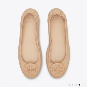 Tory Burch Minnie Travel Ballet Flat in Leather Sand